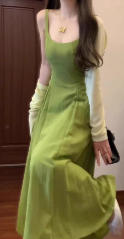 High-grade green square-neck suspender dress, gentle style, beautiful waist temperament long dress R0471