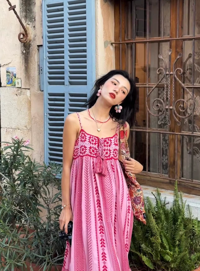Travel wear ethnic style embroidery seaside vacation suspender dress R1573