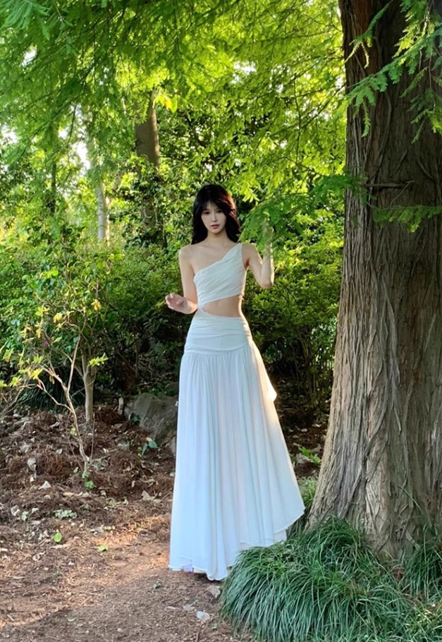 French high-end cool feeling white off-shoulder waist dress seaside holiday super fairy long dress R0208