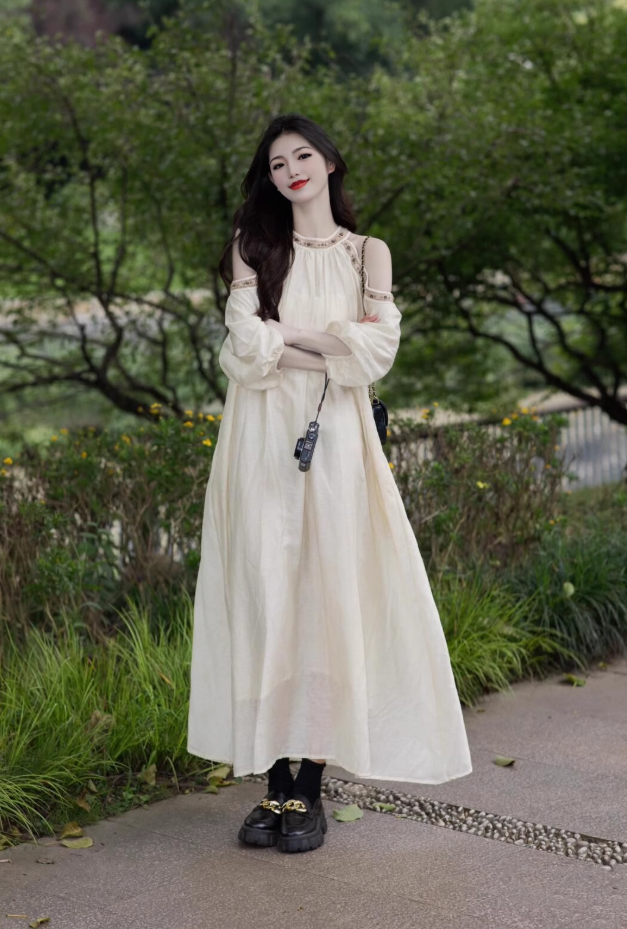 Retro French off-the-shoulder dress, seaside holiday style, cool temperament, unique and chic dress R0419