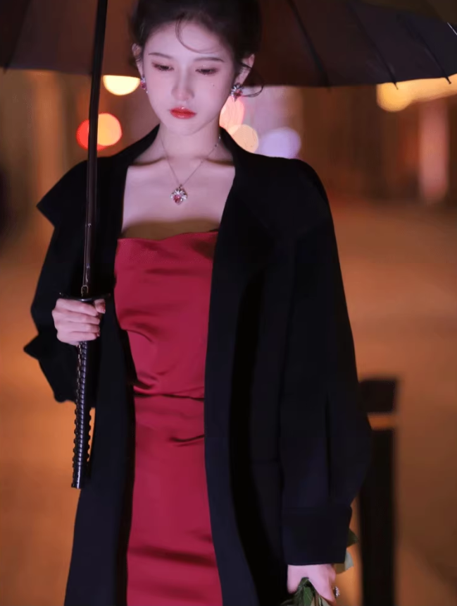 Burgundy suspender dress with sexy swaying collar and slits, slim fit and hip-hugging holiday outfit R1472