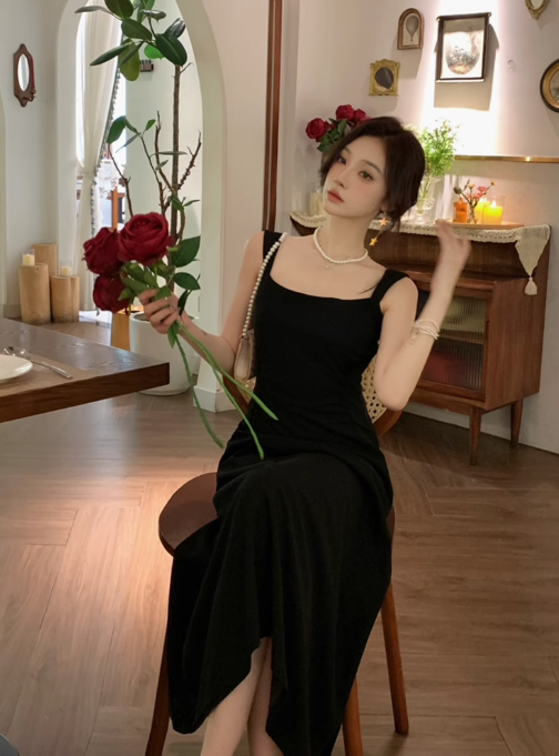 French square neck suspender dress with slim waist, elegant and gentle temperament R1505