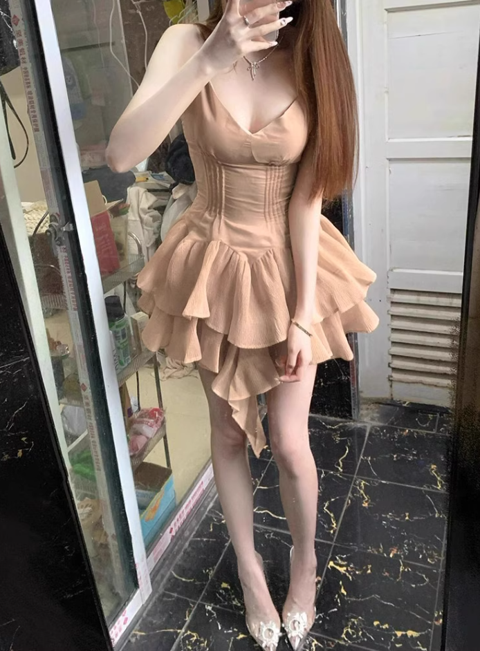 Pure desire style V-neck suspender dress 2025 sweet and spicy waist ruffled puffy short skirt R1284