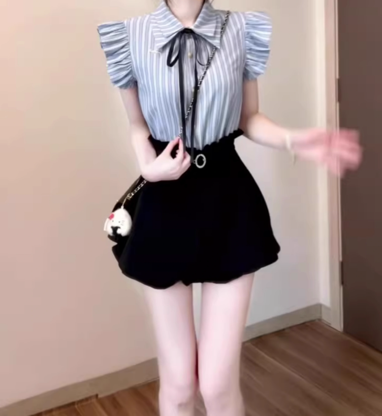 A complete set of outfits, skirt, blue striped shirt, flower bud short skirt, two-piece suit R0746