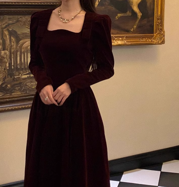 Birthday dress high-end Hepburn style niche high-end temperament square collar dress R1807