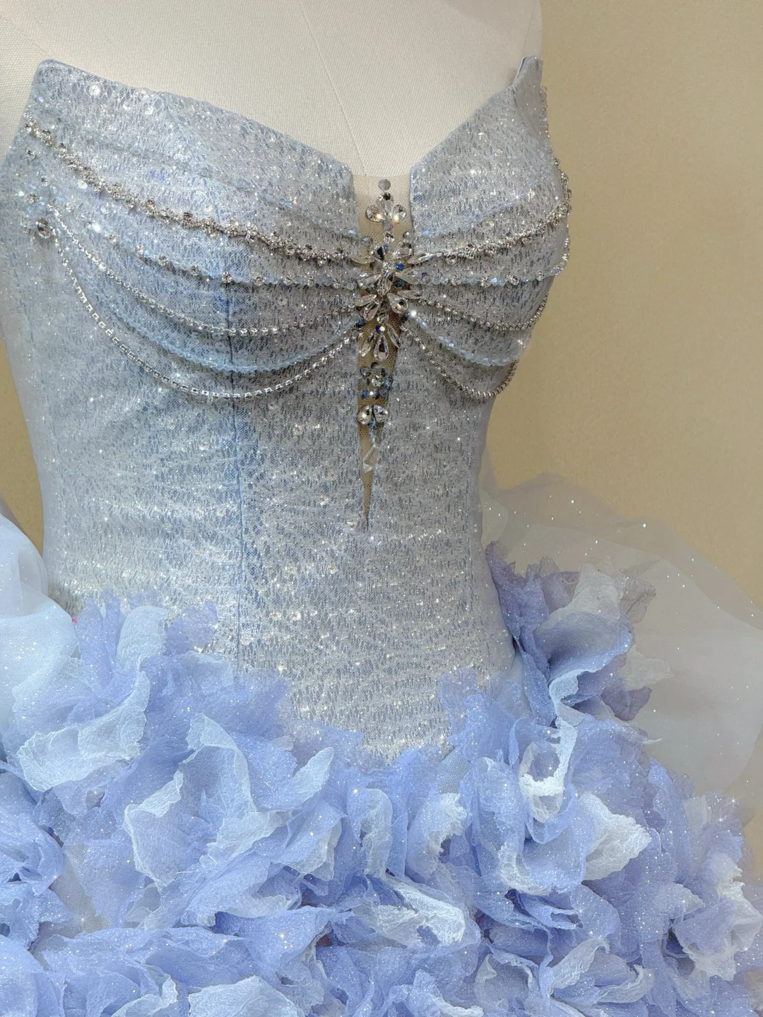 Light blue tube top with diamonds sexy waist slimming puffy skirt short skirt homecoming dress R4167
