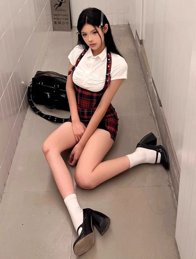 American college style short shirt 2025 plus size hot girl plaid halter neck hip skirt suit R1407