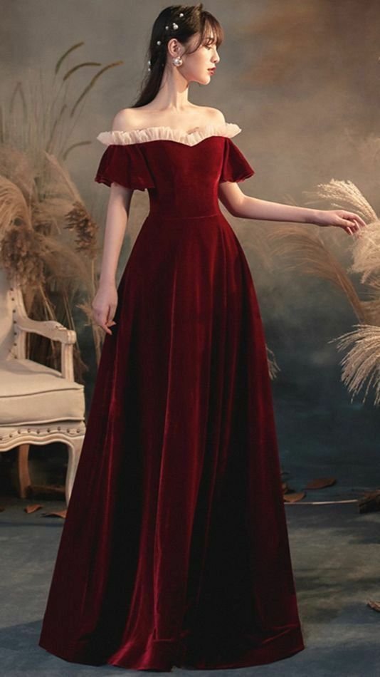 Cute & Decent Latest Princess Gowns & Wedding Dresses Designs S1978