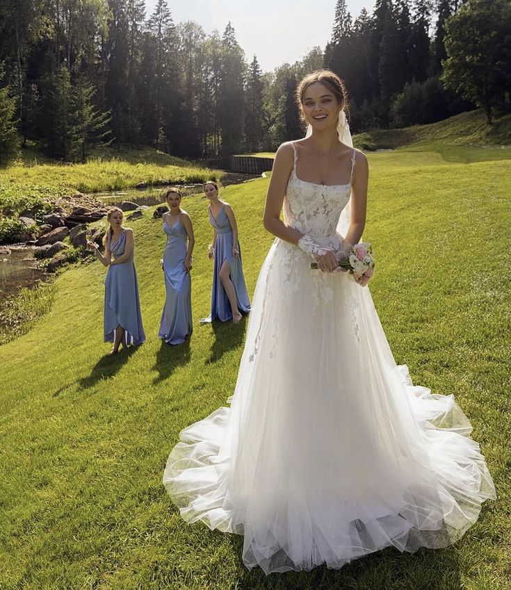 Sexy Tulle A-Line Square Spaghetti Straps Empire Appliques With Tulle Train Wedding Dress      S6917