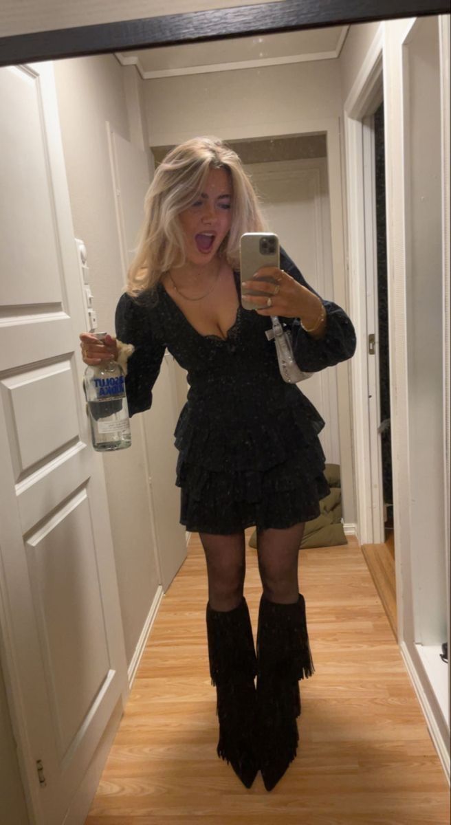 Black Lace Long Sleeves 18th Birthday Party Dresses        S6236