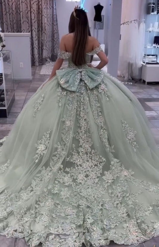 Green Elegant Off Shoulder Ball Gown Quinceanera Dress Tulle with Appliques      S5926