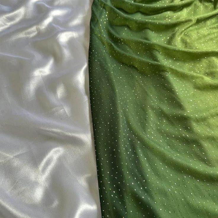 Green V Neck Halter Shiny Vintage Long Prom Dress        S6131