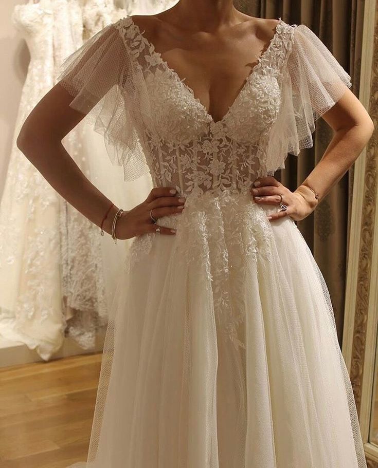 A Line Wedding Dresses V-Neck Lace Appliques Floor Length Wedding Gown Bridal Gown        S6437