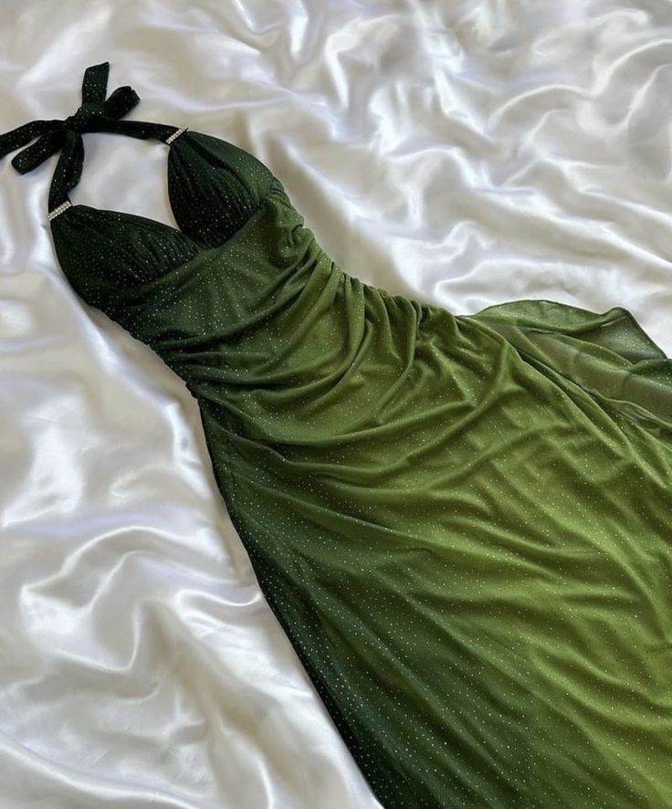 Green V Neck Halter Shiny Vintage Long Prom Dress        S6131