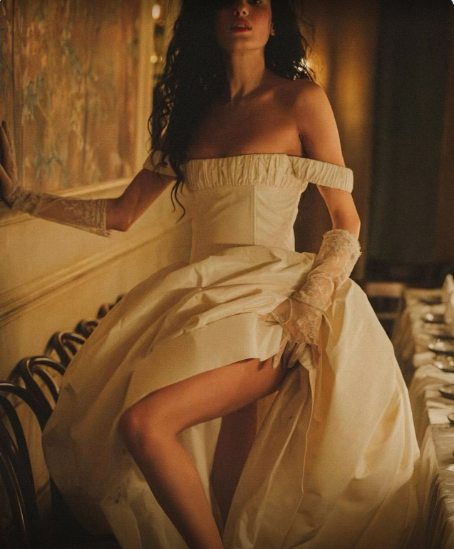 Off Shoulder White wedding dress Elegant Princess Bridal Gown        S7014