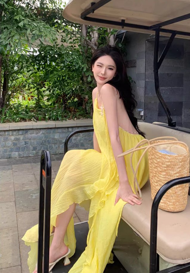 Beautiful seaside vacation dopamine loose halter dress atmosphere backless niche beach dress R1584