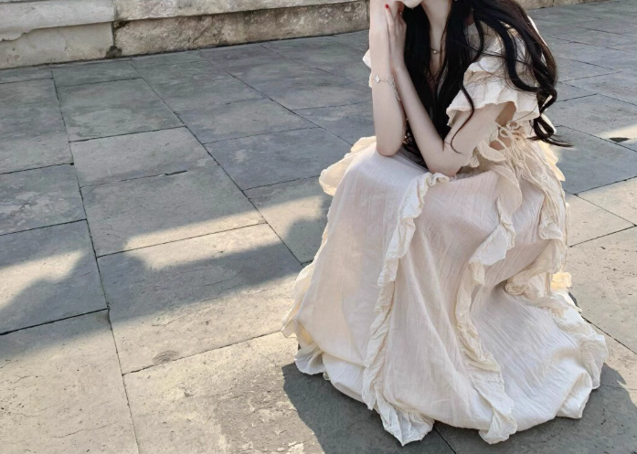 Beautiful little skirt exquisite dress ruffled V-neck waist long skirt R0703