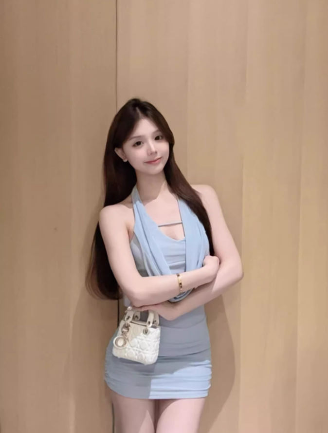 Pure desire style sleeveless halter neck dress 2025 pleated waist hip skirt R1017