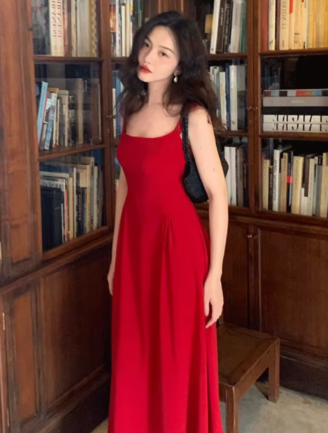 Retro red suspender dress with elegant waist and square neck, gentle A-line long skirt R1431