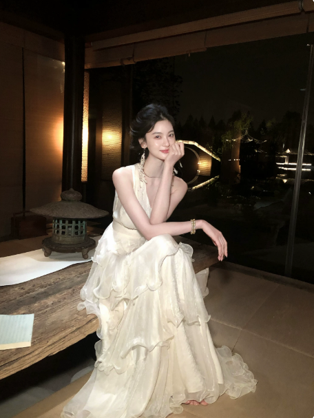 Elegant White A-Line V-neck Long Women Dress with Chiffon Ruffles Party Dress Evening Dress RS072