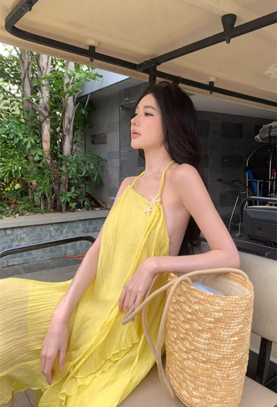 Beautiful seaside vacation dopamine loose halter dress atmosphere backless niche beach dress R1584