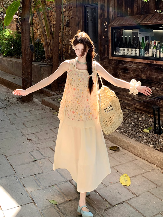 Gentle and pure daisy embroidered fake two-piece vest top with skirt suit R1745
