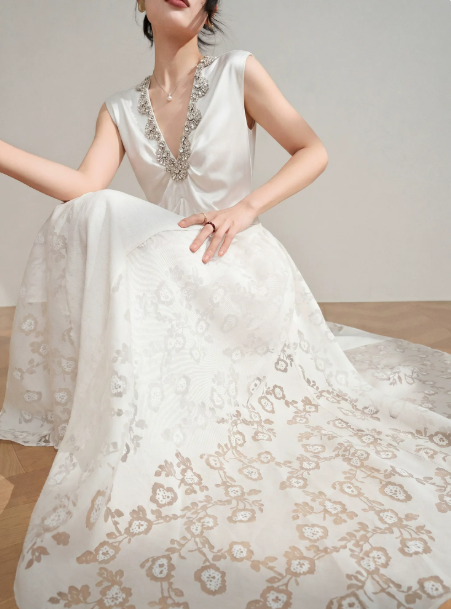Elegant White A-Line V-neck Long Women Dress with Beaded Professional Dress Evening Dress RS082