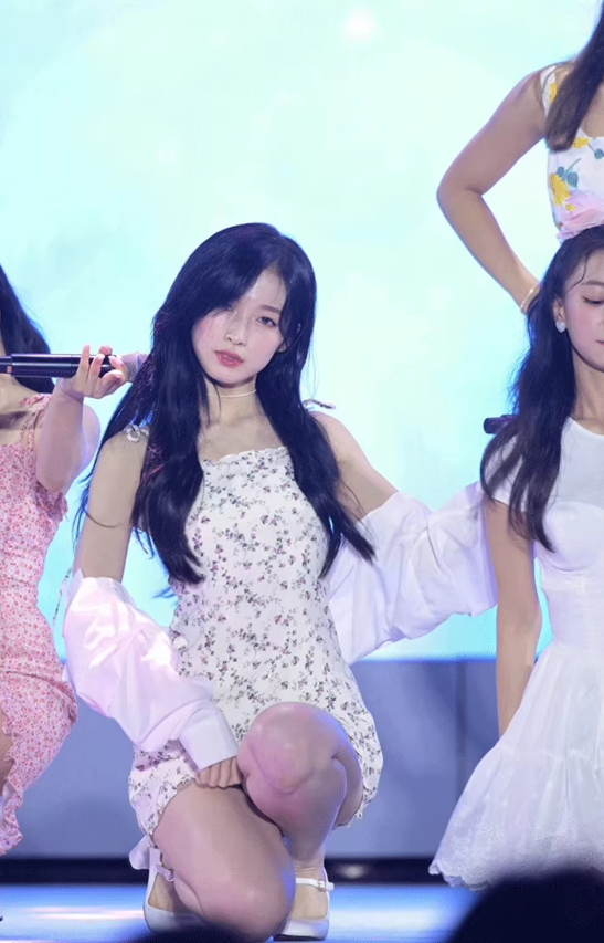 The same style as the stars, the petite and elegant girl's floral suspender dress R2923