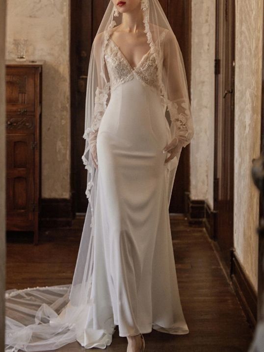 Lace Bridal Gown With Beaded Elegant Wedding Party Dress     S6584