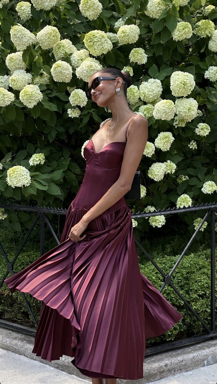 Elegant  Burgundy Pleated Evening Dress Sleeveless Women Sexy Party Dresses      S6775