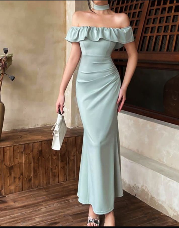 Off-Shoulder Ruffled Midi Mermaid Dress       S6739