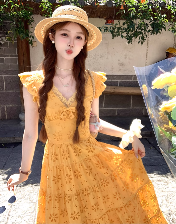 Yellow long v-neck small flying sleeve waist dress summer French retro temperament lace skirt R4578