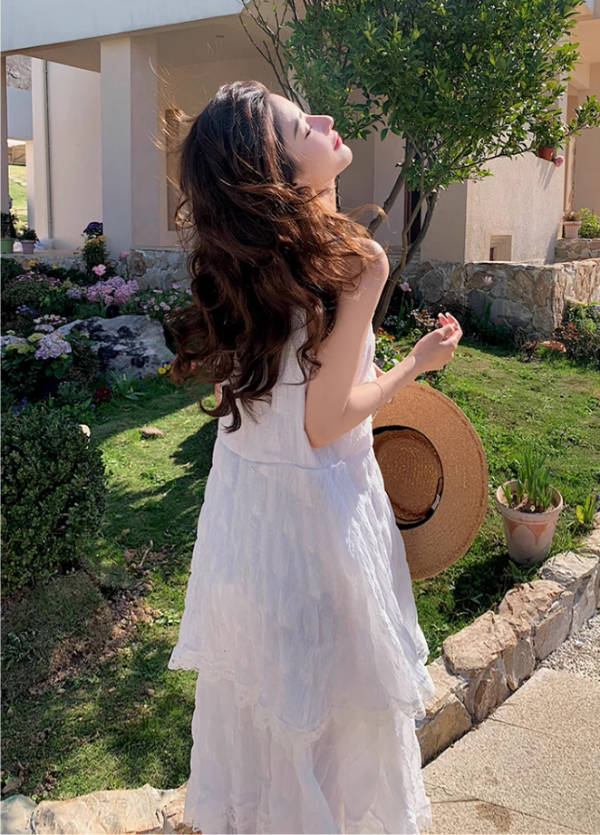 White dress seaside holiday beach dress high-end age-reducing suspender long dress R1700