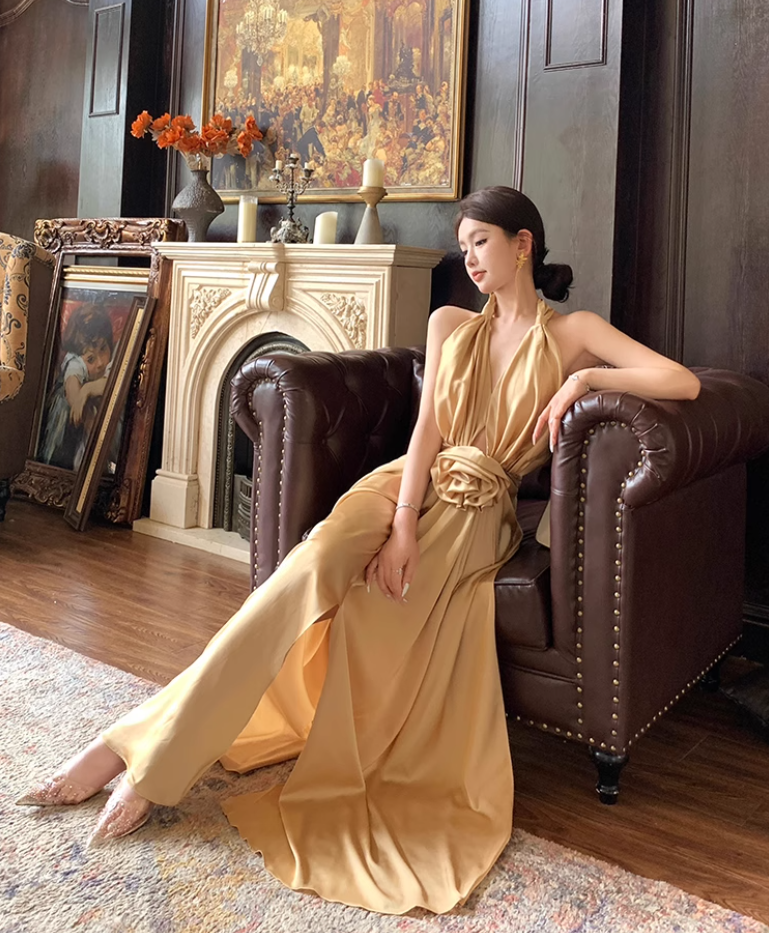 High-end satin backless v-neck halter dress with slim waist and elegant long dress R1779