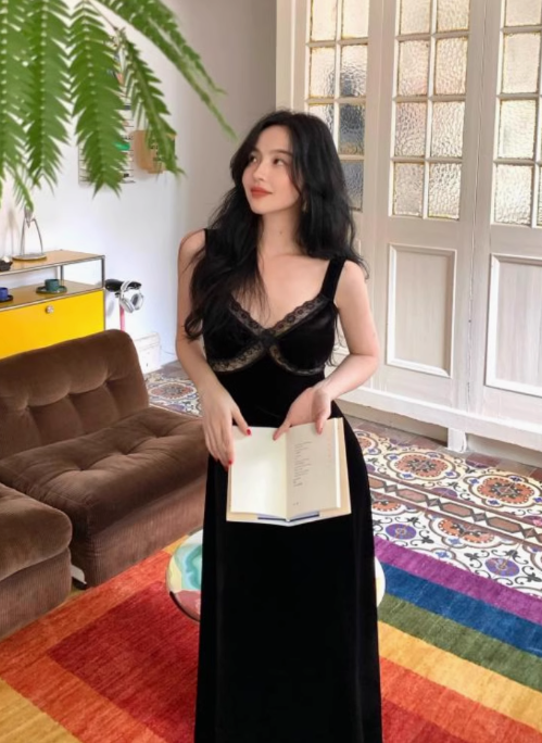 2025 Retro Lace Suspender Dress V-neck Velvet Bottom with Coat and Skirt R1533