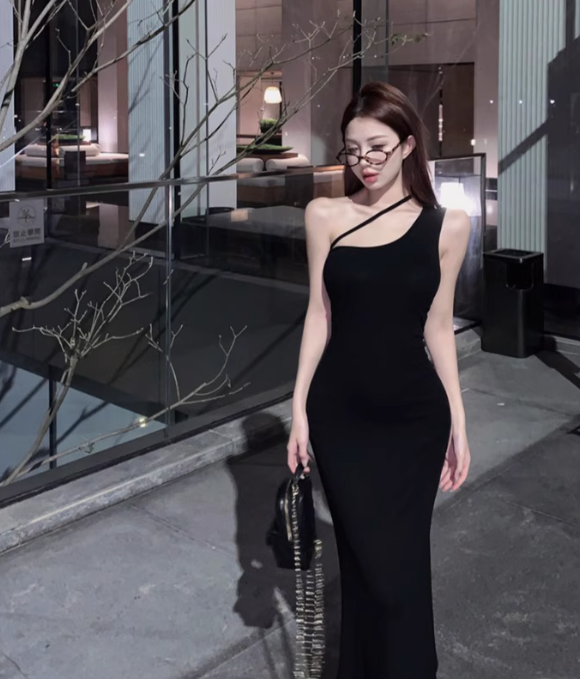 Sexy tight suspender dress with slim waist and off-shoulder hip-wrapped mid-length skirt R1506