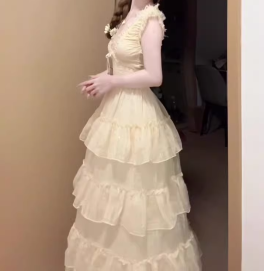 Gentle and sweet style V-neck suspender dress temperament waist beautiful skirt R0710