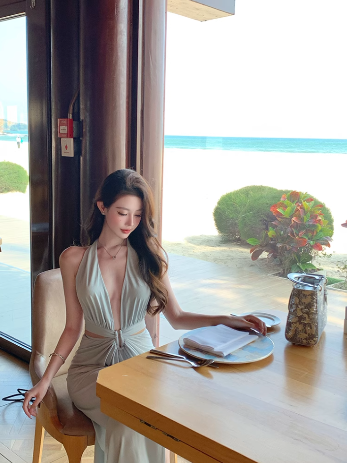 Blue V-neck hollow sleeveless halter dress waist banquet dress R0562