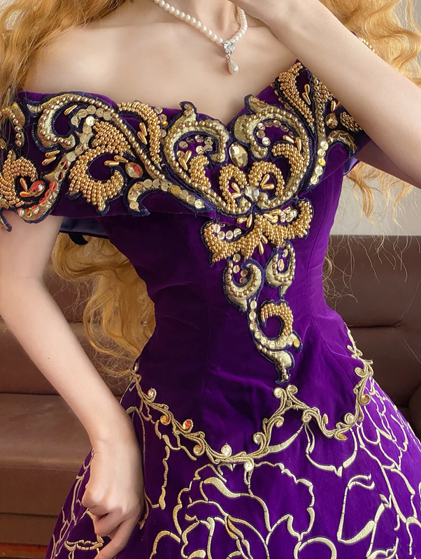Purple Off-the-shoulder Exquisite Pattern Elegant Long Ball Gown & Bridal Gown R7376