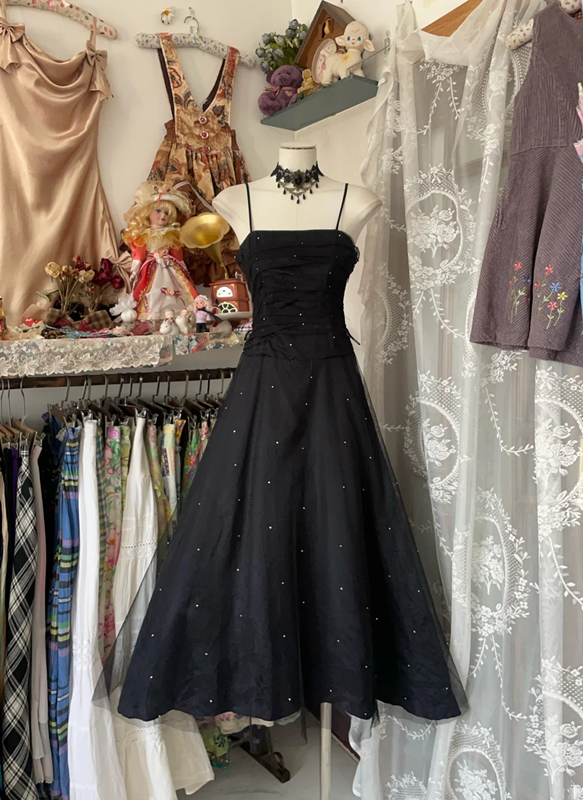 Black halter-neck A-line elegant ball gown R6375