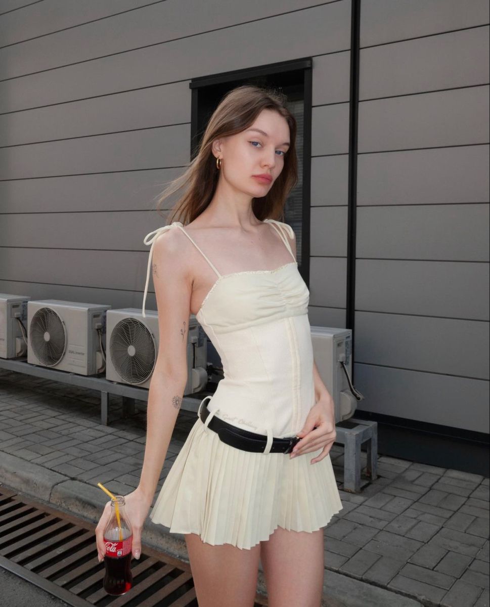 Apricot strapless tube top with slim waist and A-line pleated skirt for homecoming dress R3941