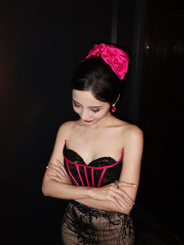 Black lace strapless fitted waist bodycon sexy long ball gown R6415