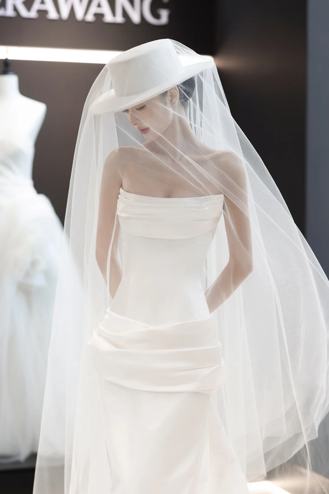 White strapless satin waist hip sexy fishtail skirt long dress bridal dress R6037