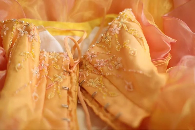 Yellow strapless fitted ball gown/bridal dress R6815