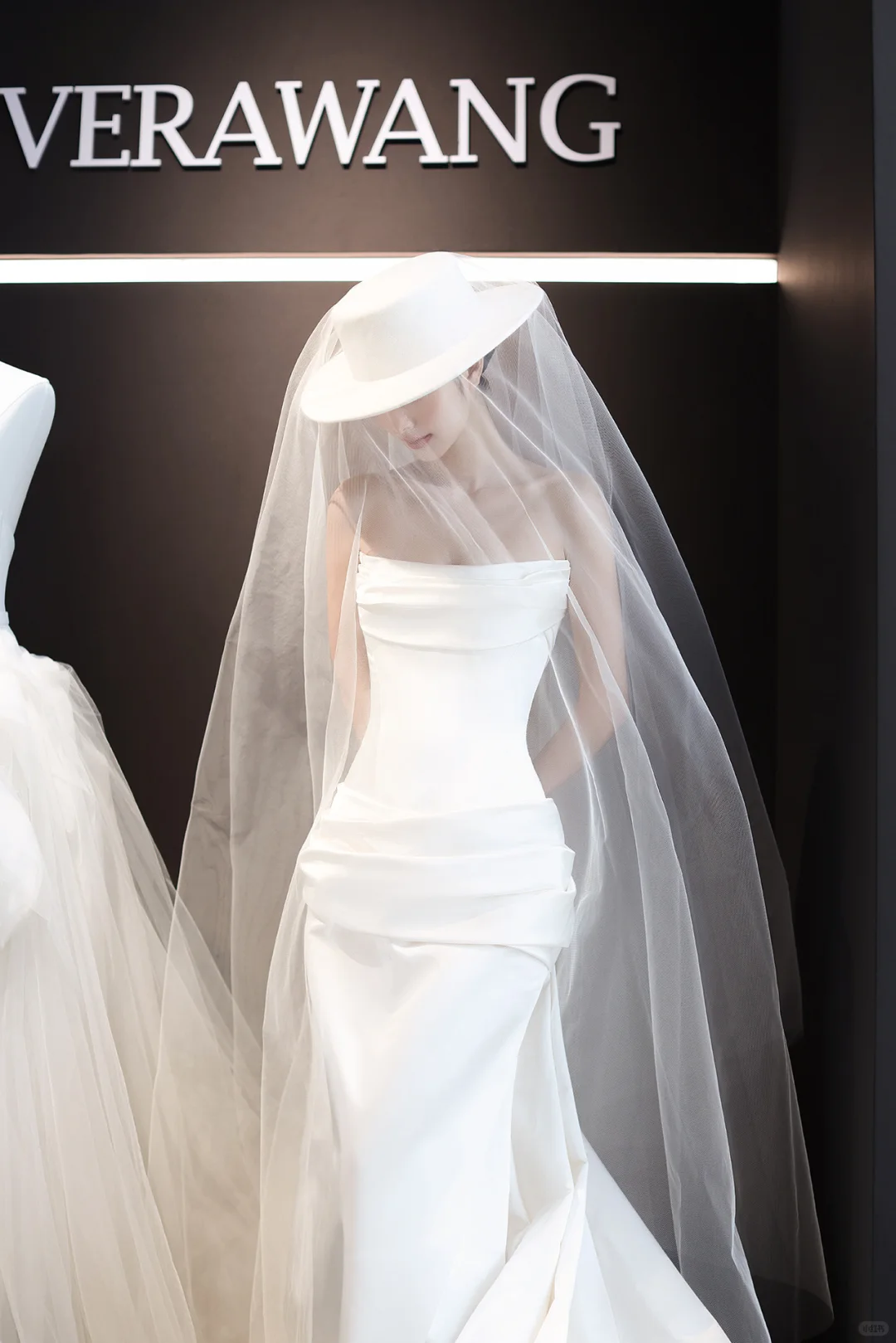 White strapless satin waist hip sexy fishtail skirt long dress bridal dress R6037