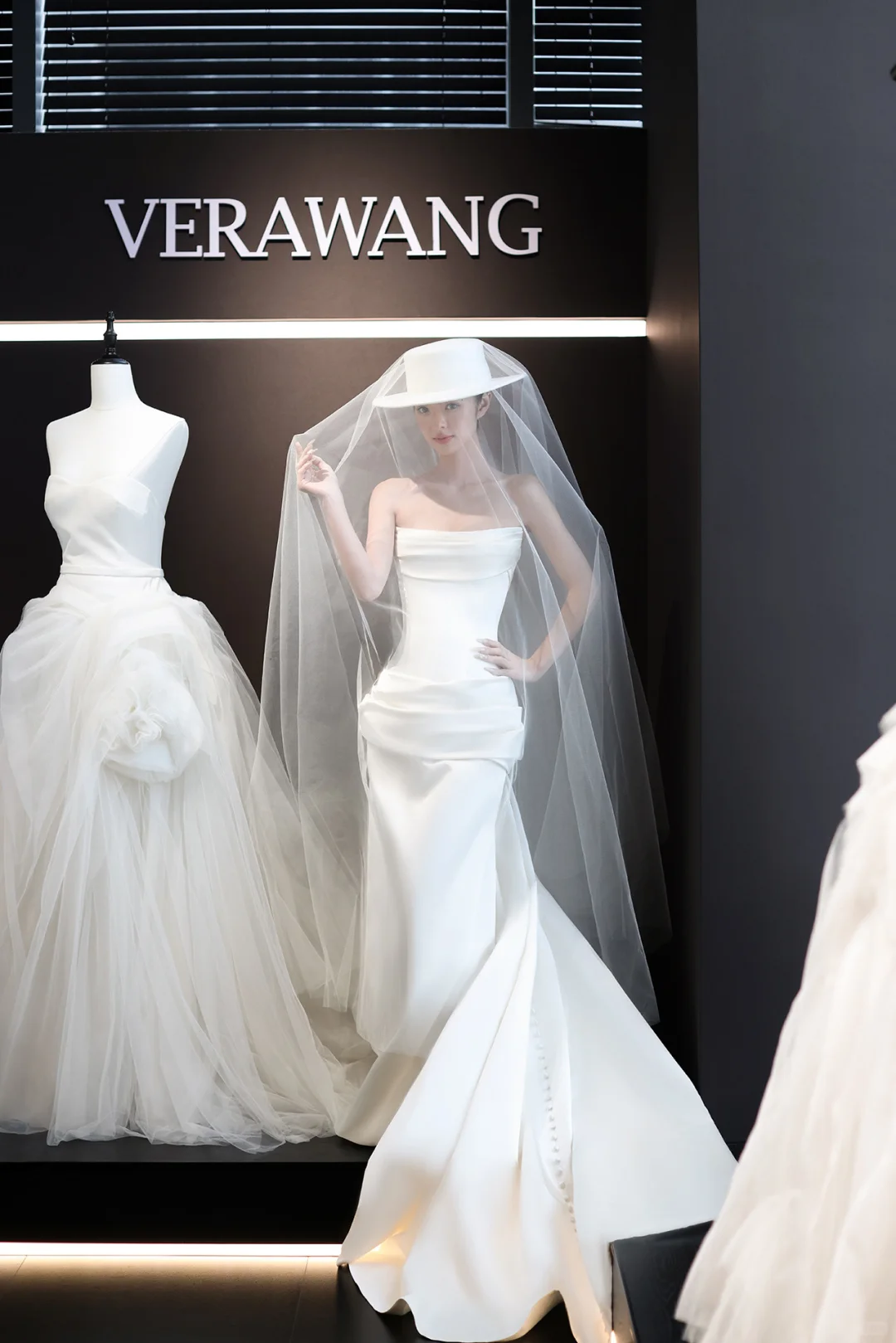 White strapless satin waist hip sexy fishtail skirt long dress bridal dress R6037