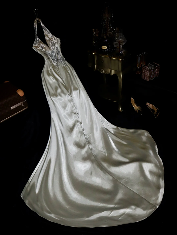 White halter-neck, fitted waist, elegant long ball gown R6976