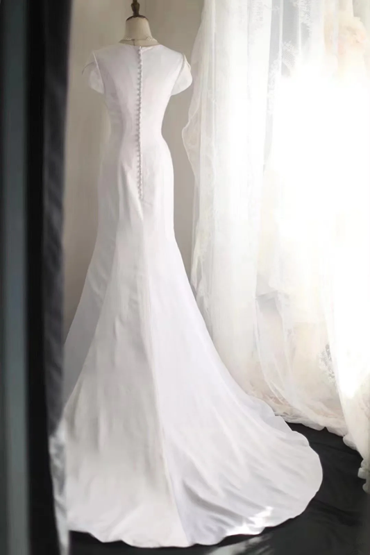 White V-neck fitted waist elegant long ball gown R6737