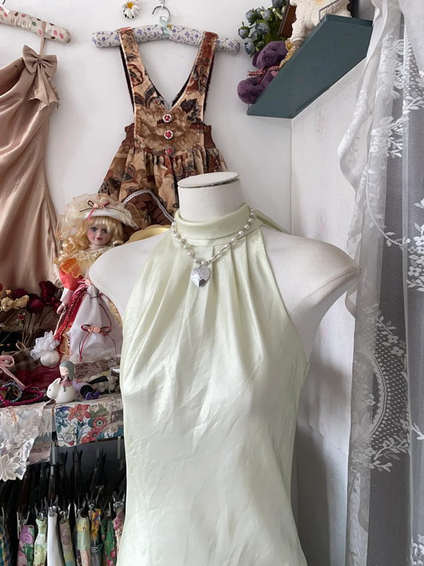 White halter-neck, fitted A-line short ball gown R6377