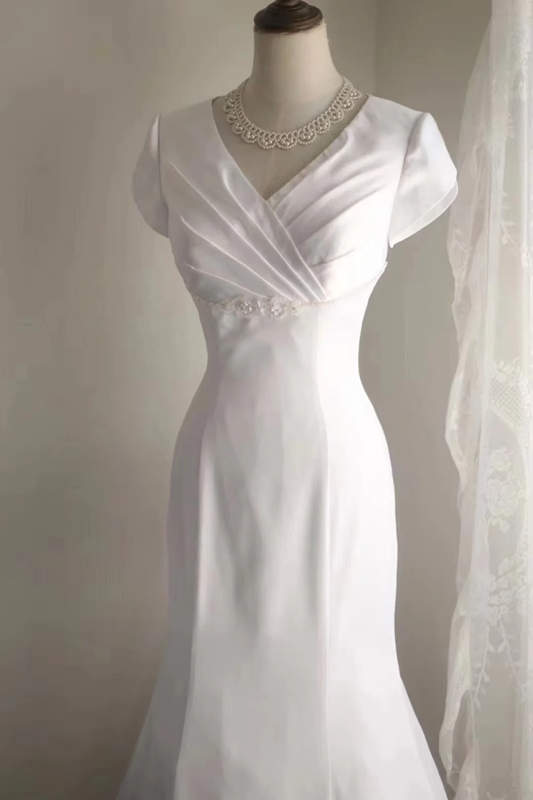 White V-neck fitted waist elegant long ball gown R6737